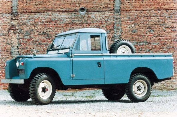 Picape Land Rover 109″ 1968: a missionária