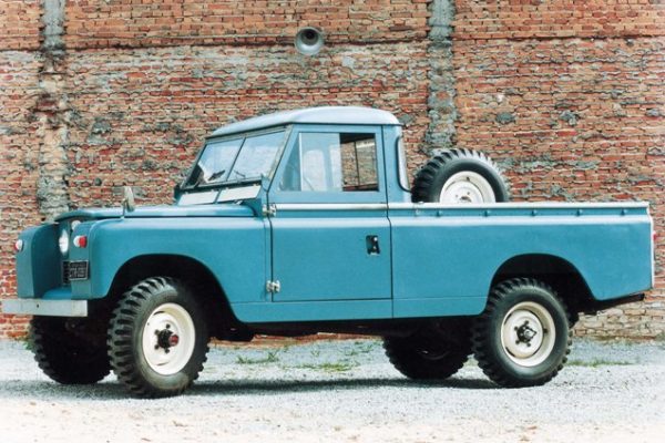 Picape Land Rover 109″ 1968: a missionária